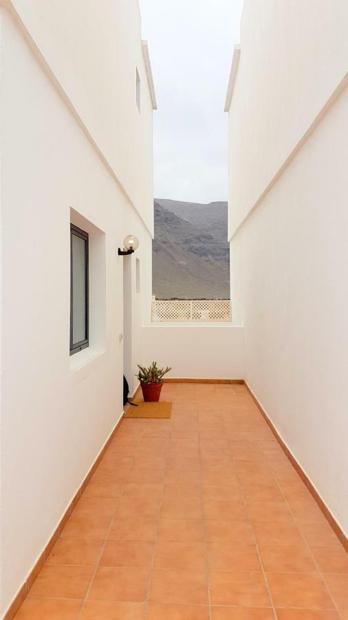 The White House Villa Orzola Bagian luar foto