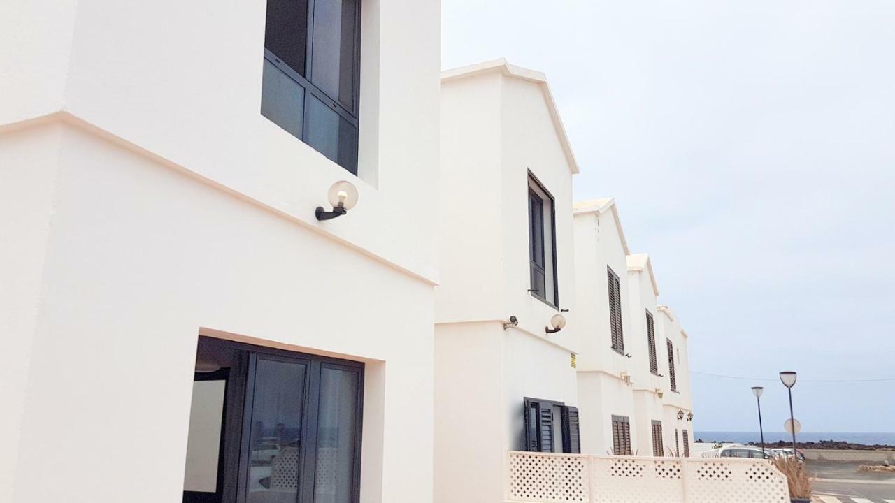 The White House Villa Orzola Bagian luar foto