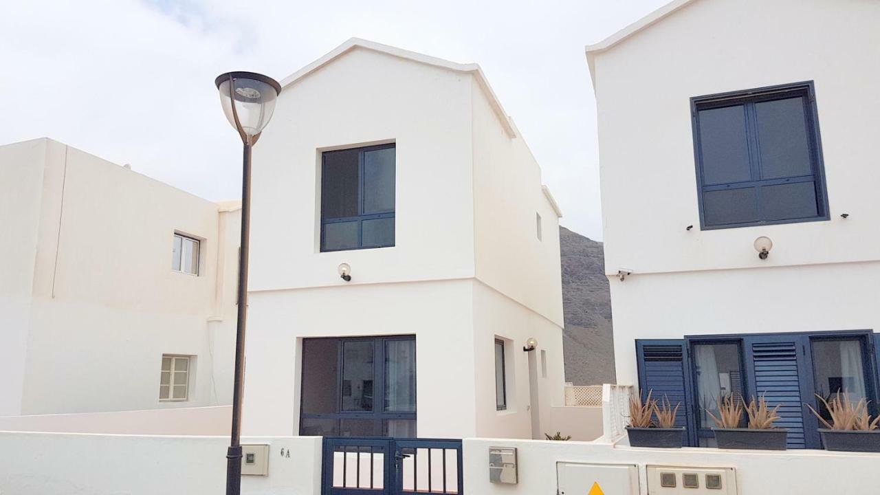 The White House Villa Orzola Bagian luar foto